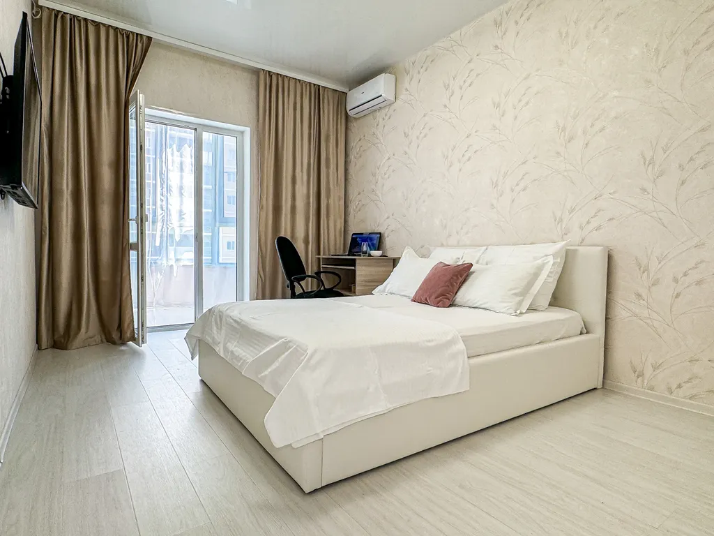 Евротрешка ЖК Регата на набережной с видом на море и горы