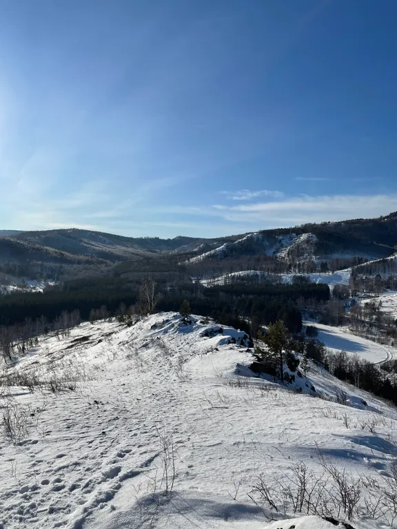 Теремок в горах бревенчатый дом и баня