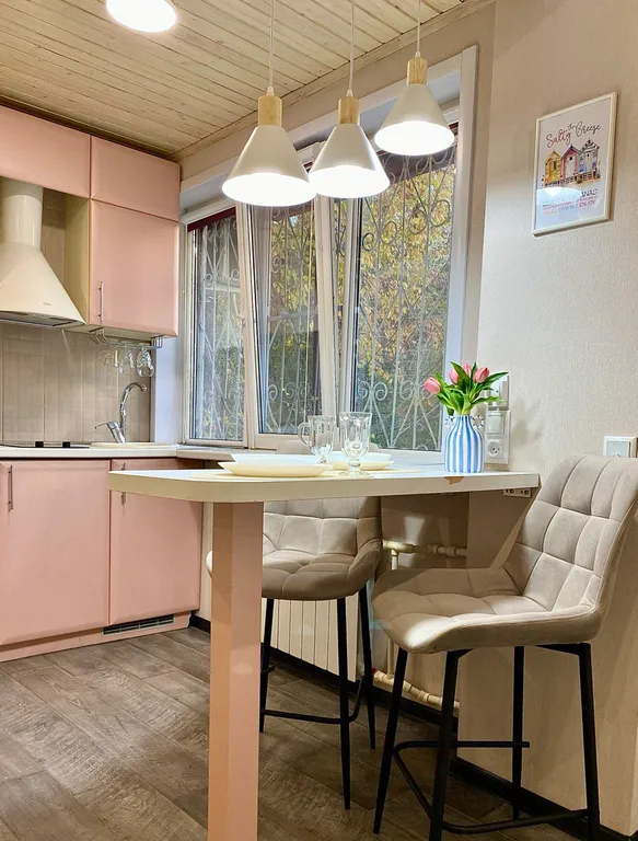 Дизайнерская студия ReDro, с большим ТВ, собственное крыльцо