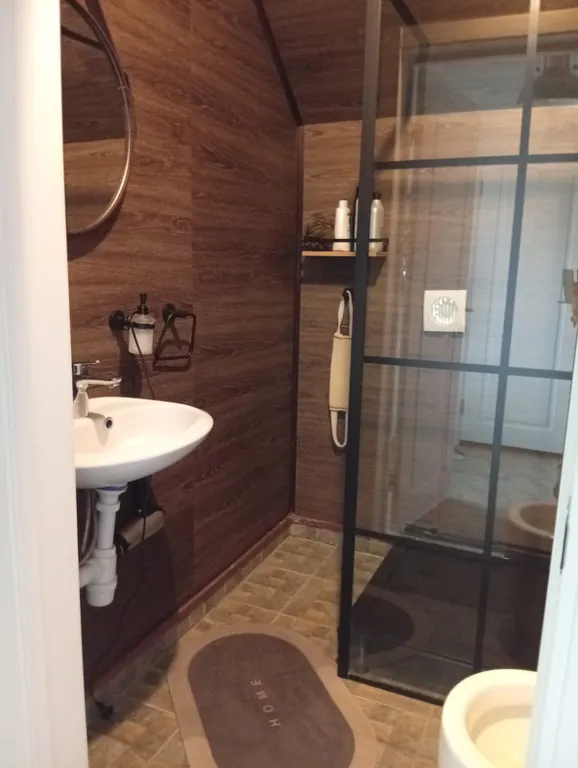 Уютный домик с видом на озеро