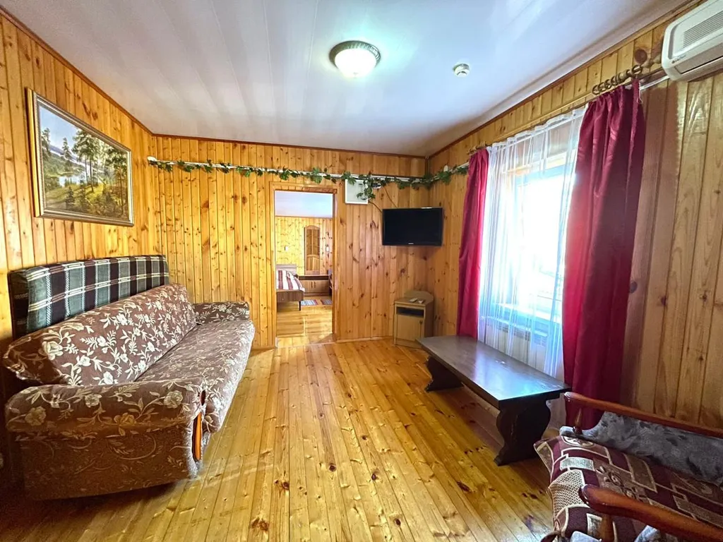 Коттедж Трехкомнатные апартаменты с балконом и с отдельным входом на земле — Анапа