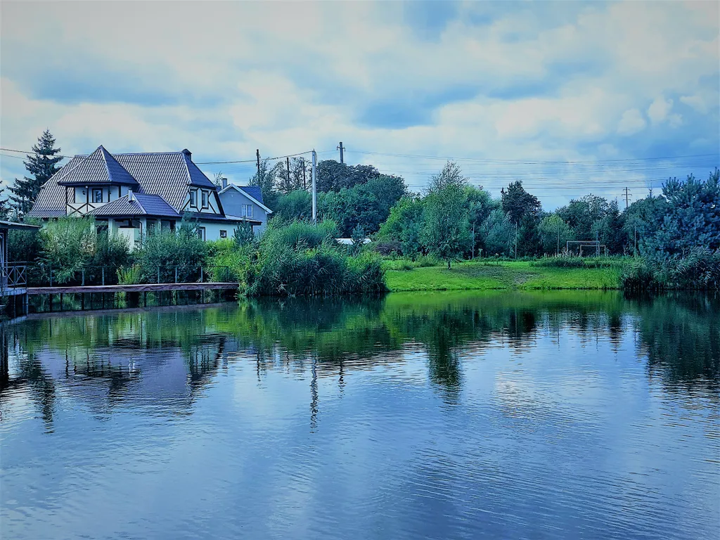 Большой коттедж у озера