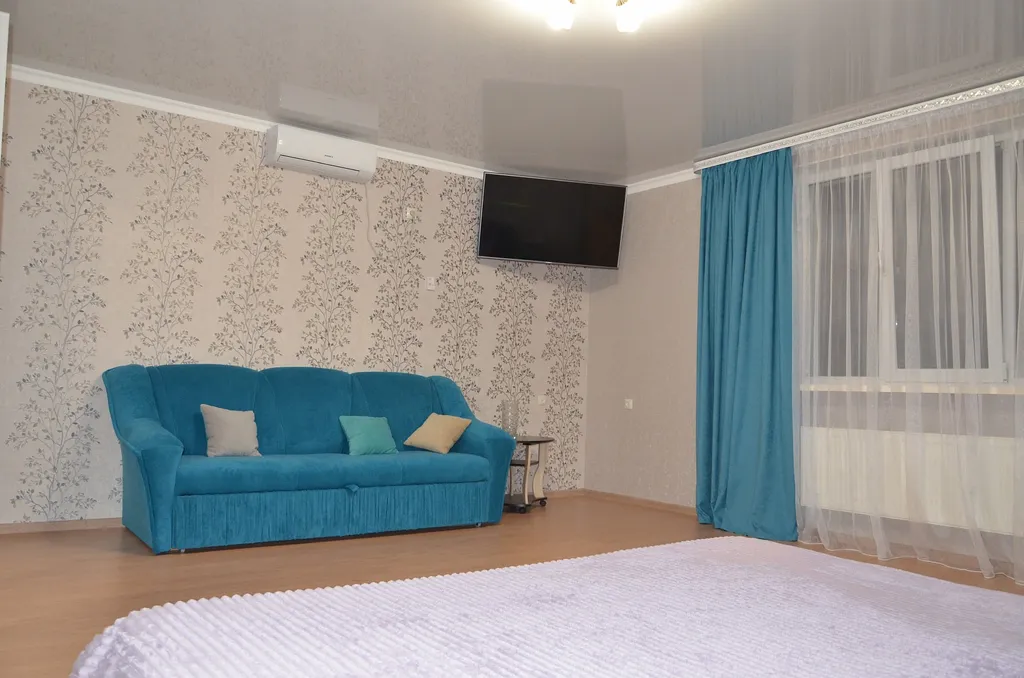 Пол дома с отдельным входом и двором