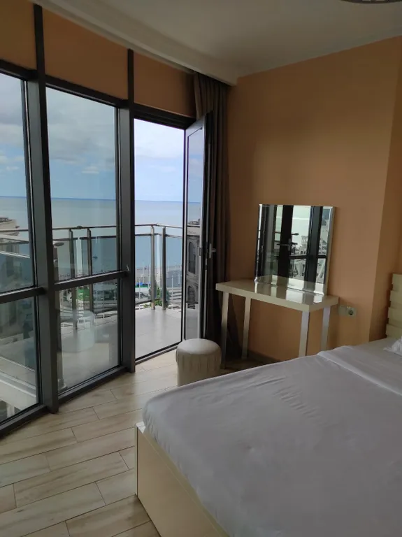 Солнечные апартаменты с видом на море