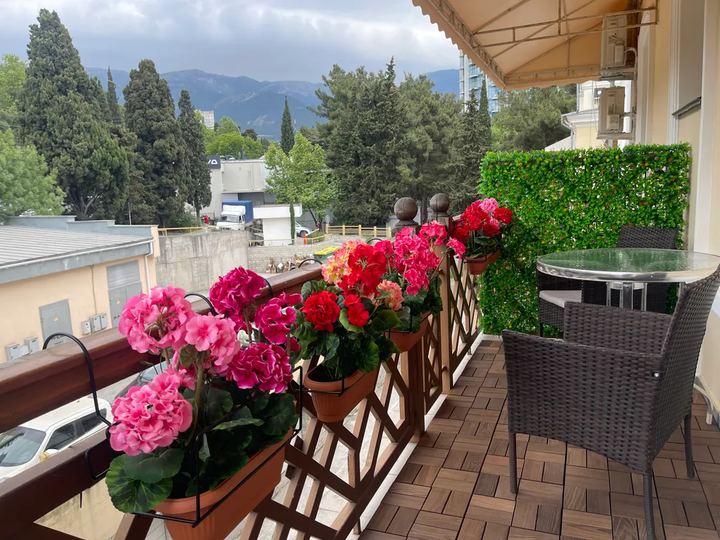 Апартаменты на набережной люкс шоколад двухкомнатный с балконом