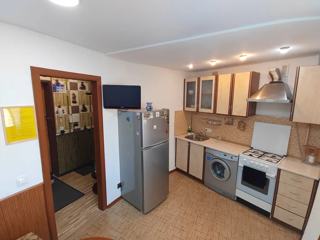 Однокомнатная квартира с улучшенной планировкой в доме с универмагом