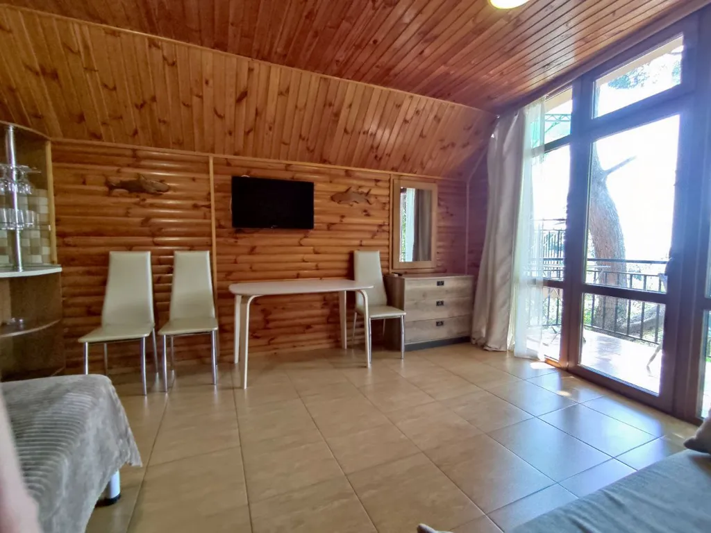 Студия с балконом и панорамными окнами