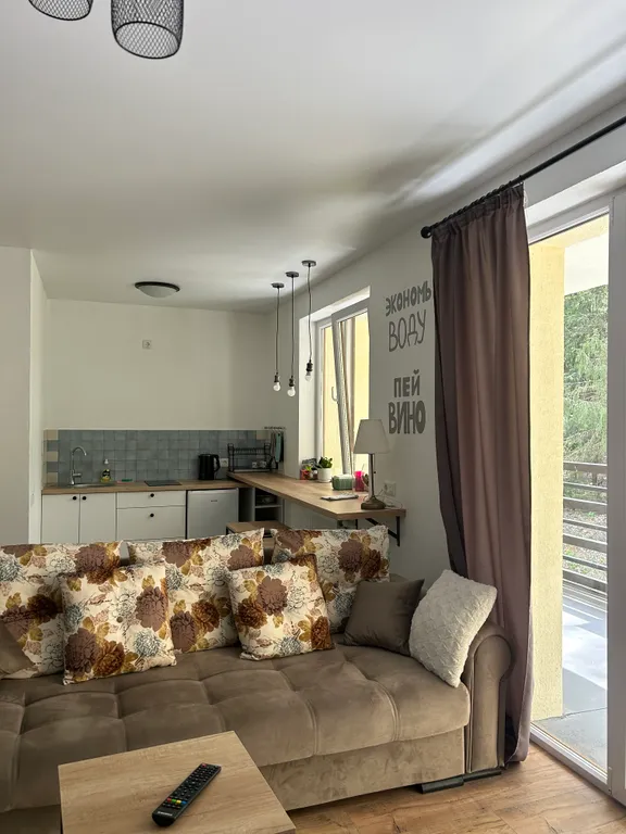 Студия с видом на лес