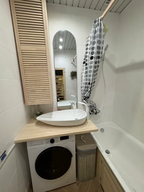 Двушка с антресольным этажом с проектором