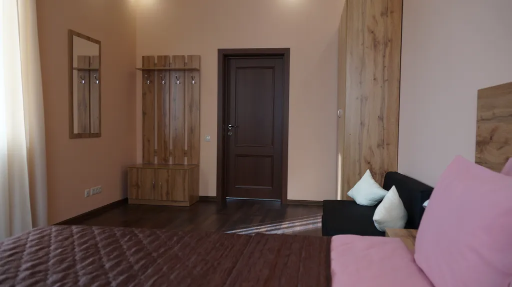 Трёхместная комната мансарда