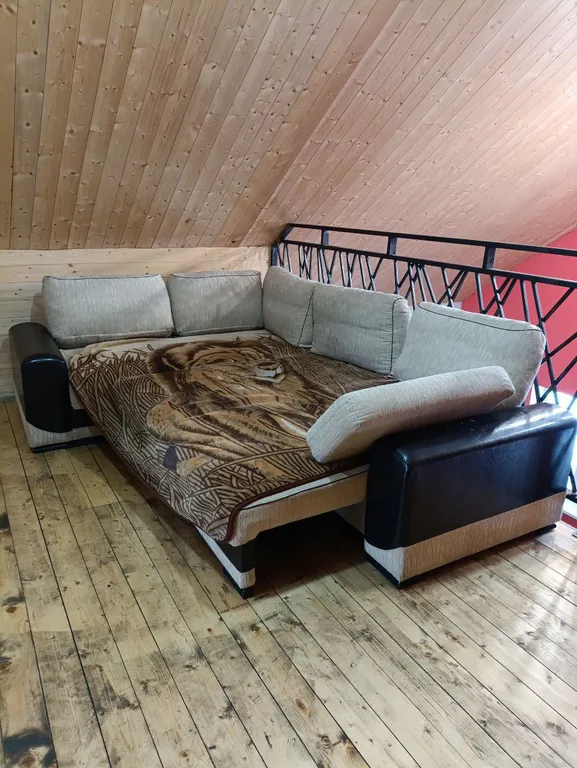 Уютный дом у озера