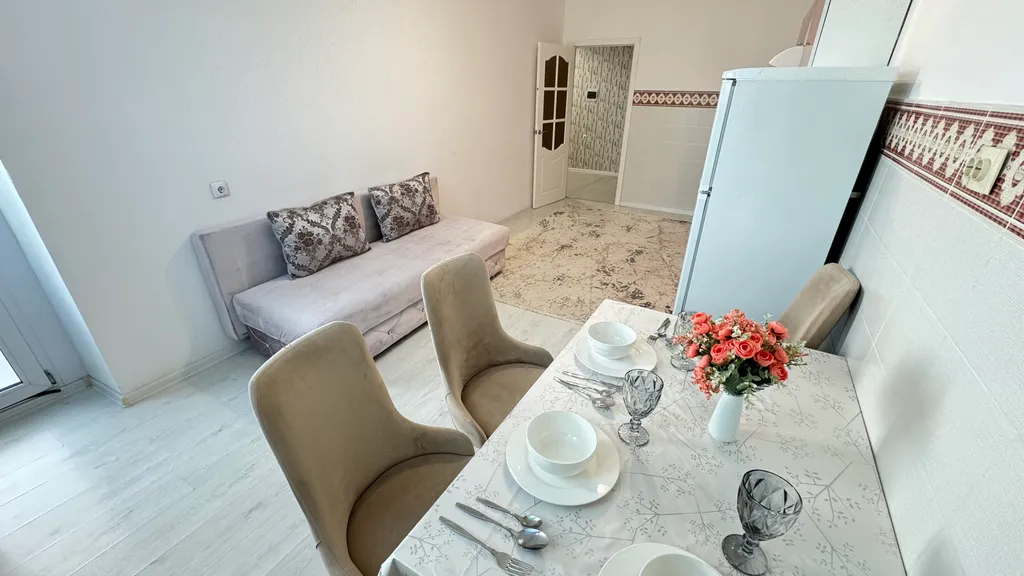 ЖК Дипломат в центре левого берега вид на Байтерек