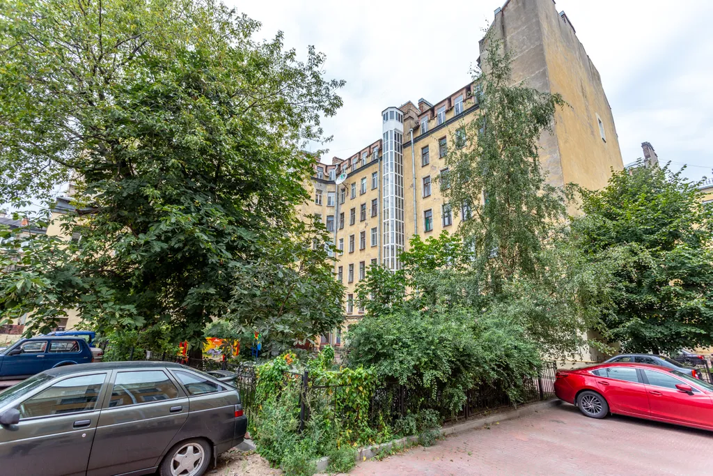 Квартира Квартира Студия 36 квадратных метров в Центре со старинным камином и видом на собор — Санкт-Петербург