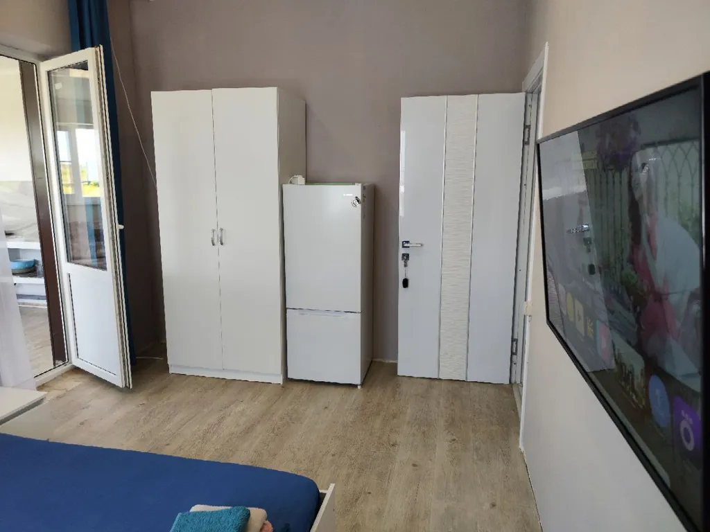 Комната с лоджией, со своей кухней