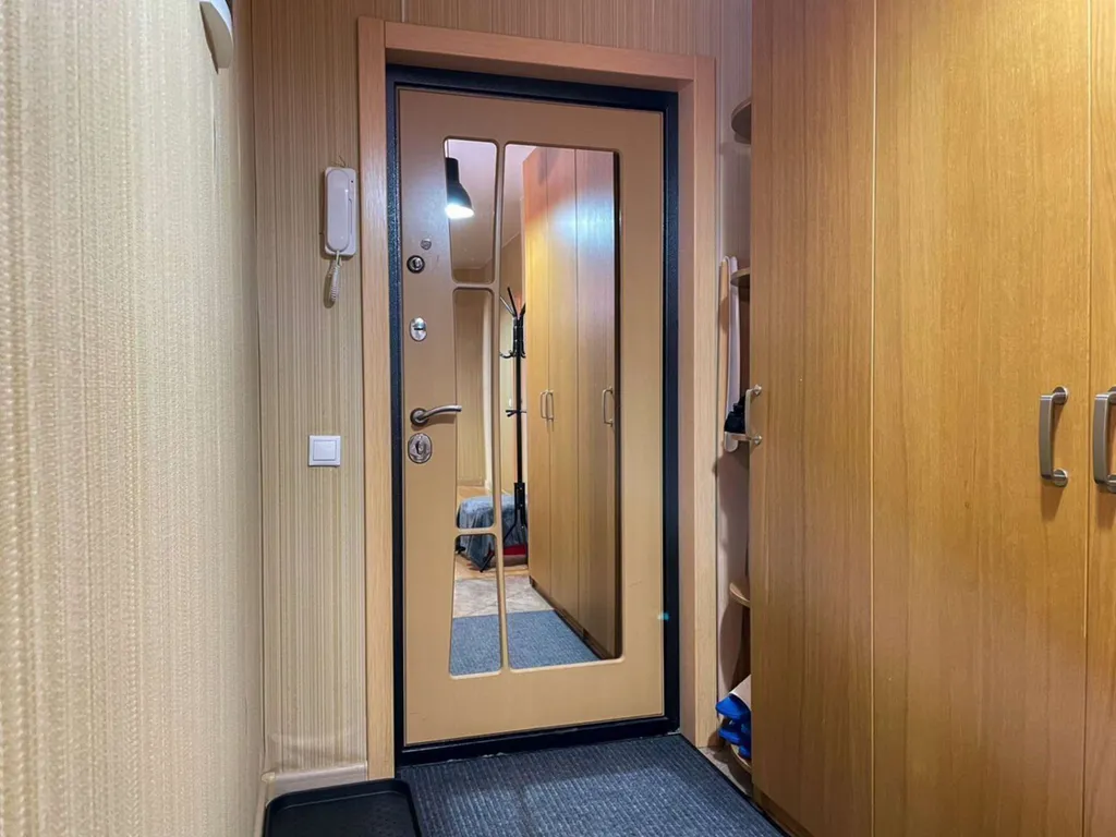 Квaртиpa с хоpoшим peмoнтoм c тpемя изолировaнными комнатaми