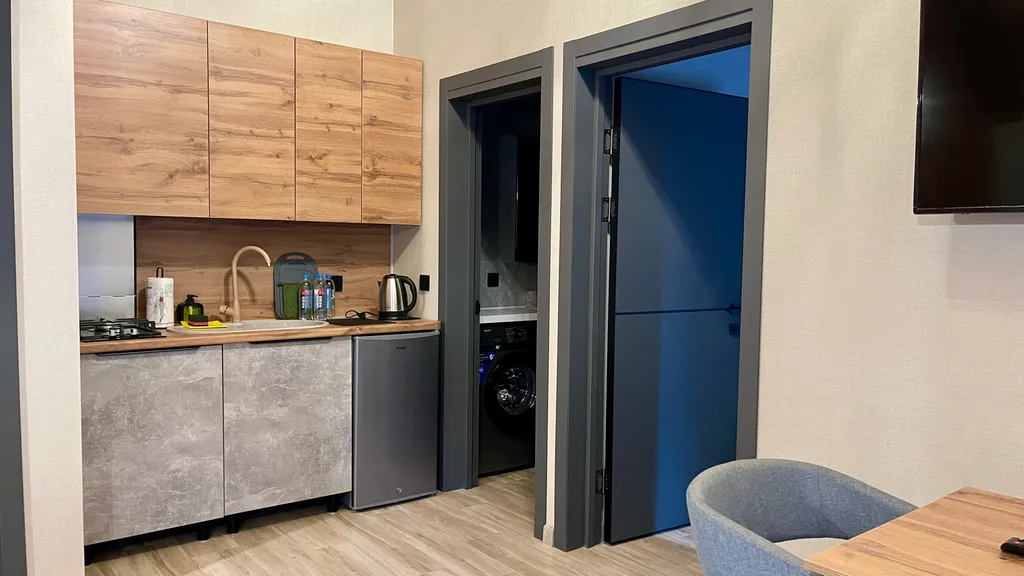 Комфортные номера с витражными окнами и балконом