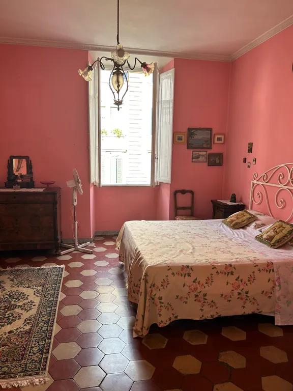 Большая комната в старинном итальянском стиле