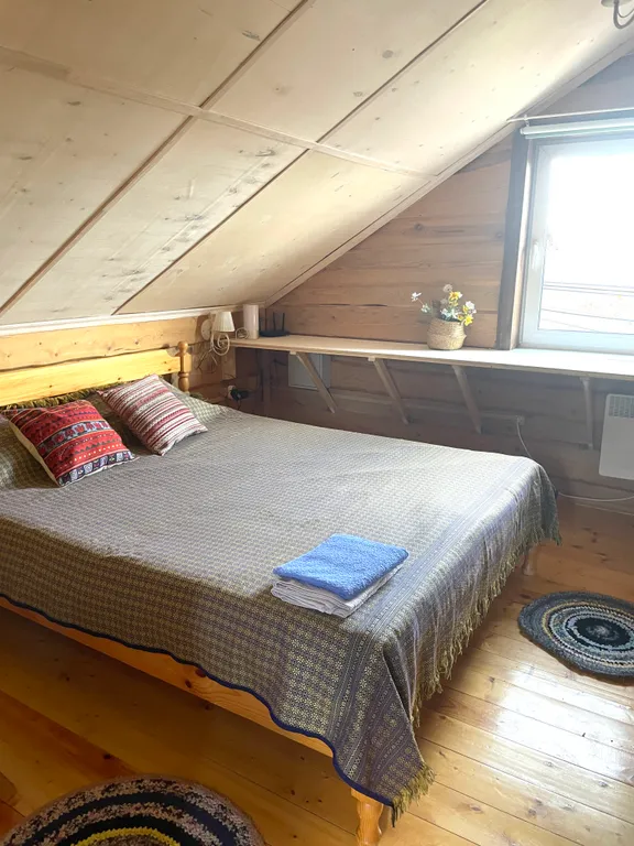 Просторный, уютный деревянный дом в центре города, возле реки и озера