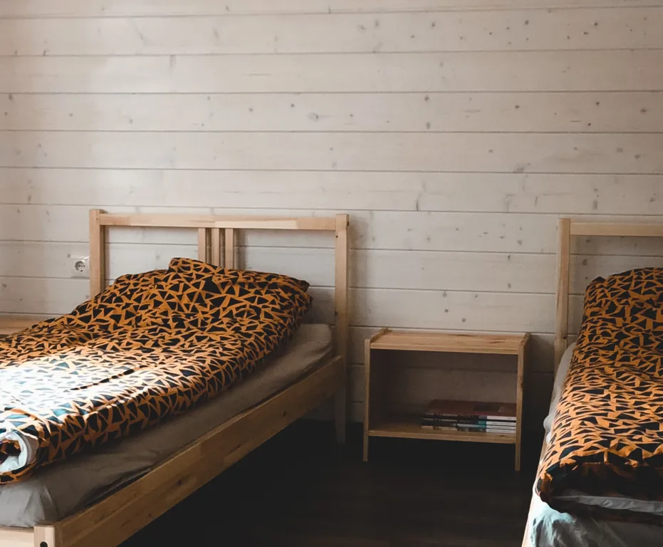 Дом в окружении соснового леса