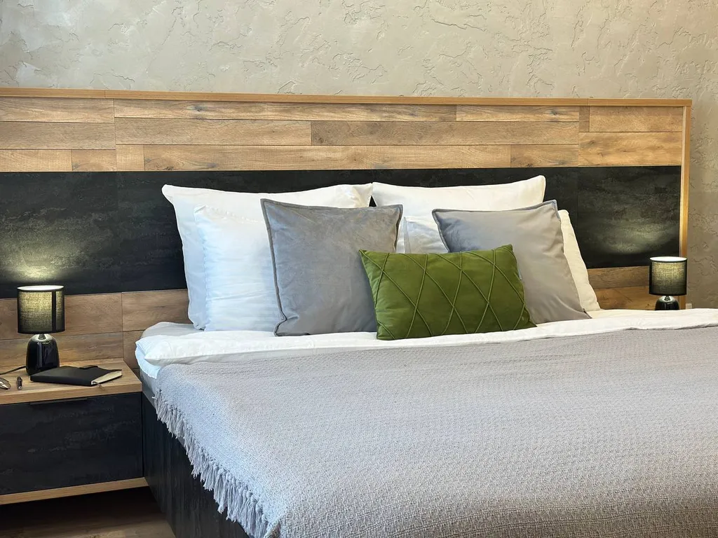 Современная студия с уютным интерьером в центре