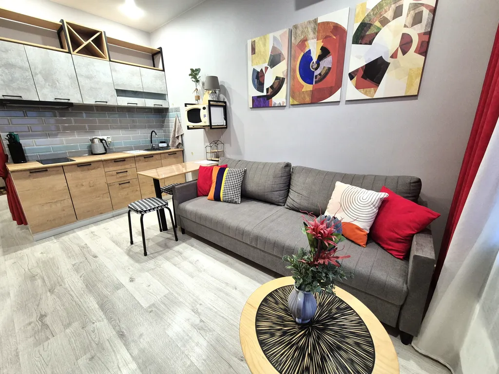 Яркая студия рядом с Мытищинской больницей