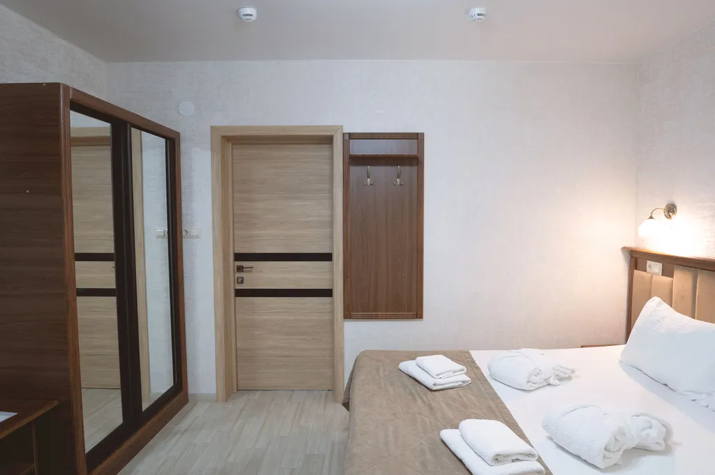 Трёхместный номер, доступен бассейн и сауна