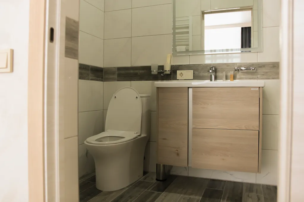 Двухкомнатный номер с видом на сад и бассейн