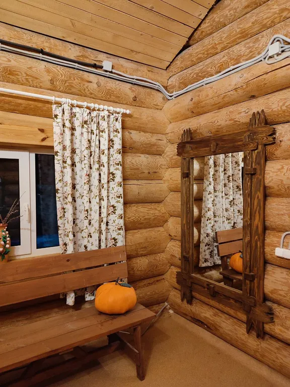 Гостевой дом в яблоневом саду из бревен Карельской сосны