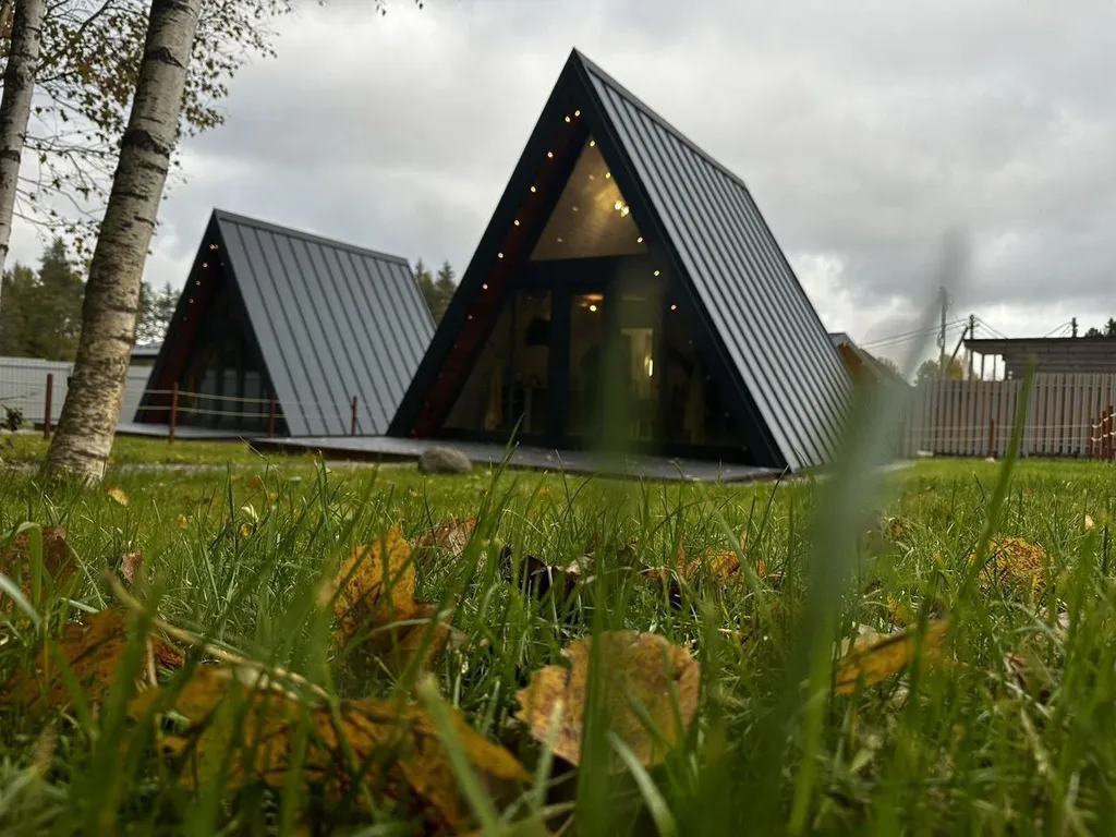 Уютный домик в стиле A-frame рядом с озером