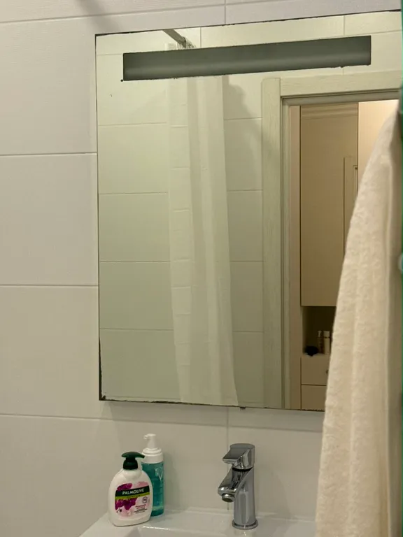 Две изолированные спальни с видом на горы в центре Ялты.