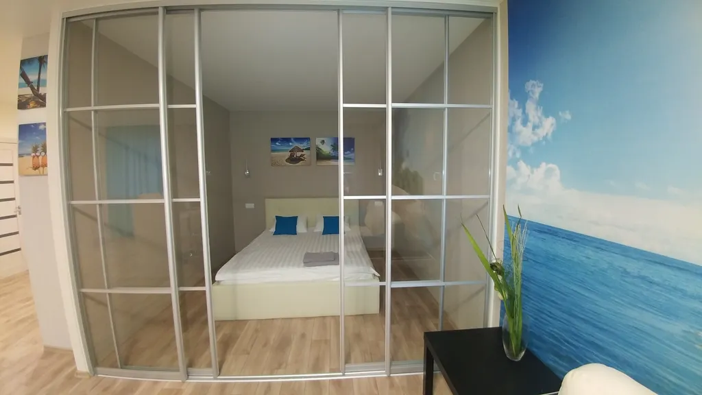 Светлая квартира- студия в голубых тонах с красивым видом на город — аренда посуточно в Ульяновск