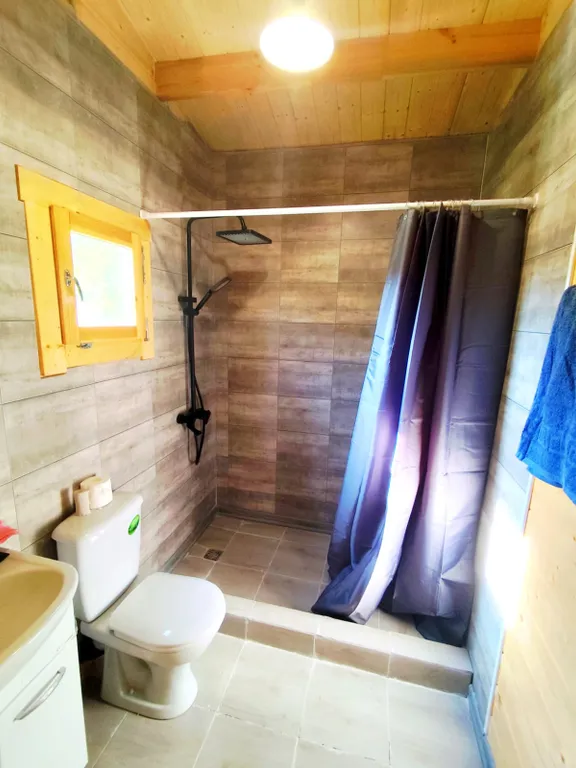 Коттедж Семейный коттедж в саду с видом на горы — Рапица