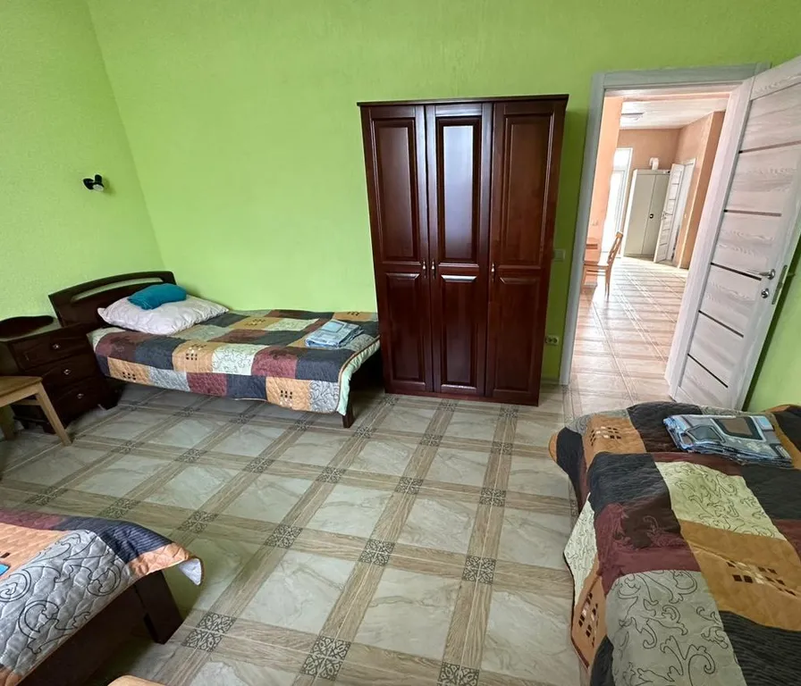 8-комнатный Дом