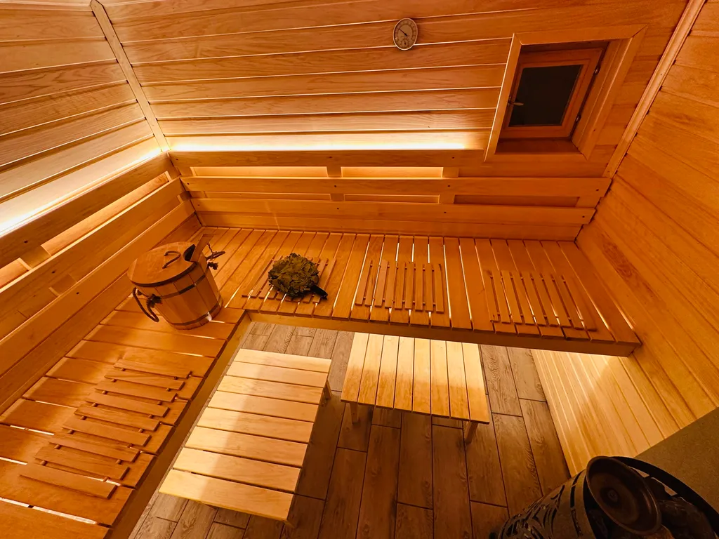 Загородный дом с видом на лес