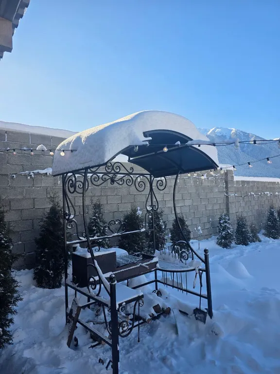 Домик с видом на горы