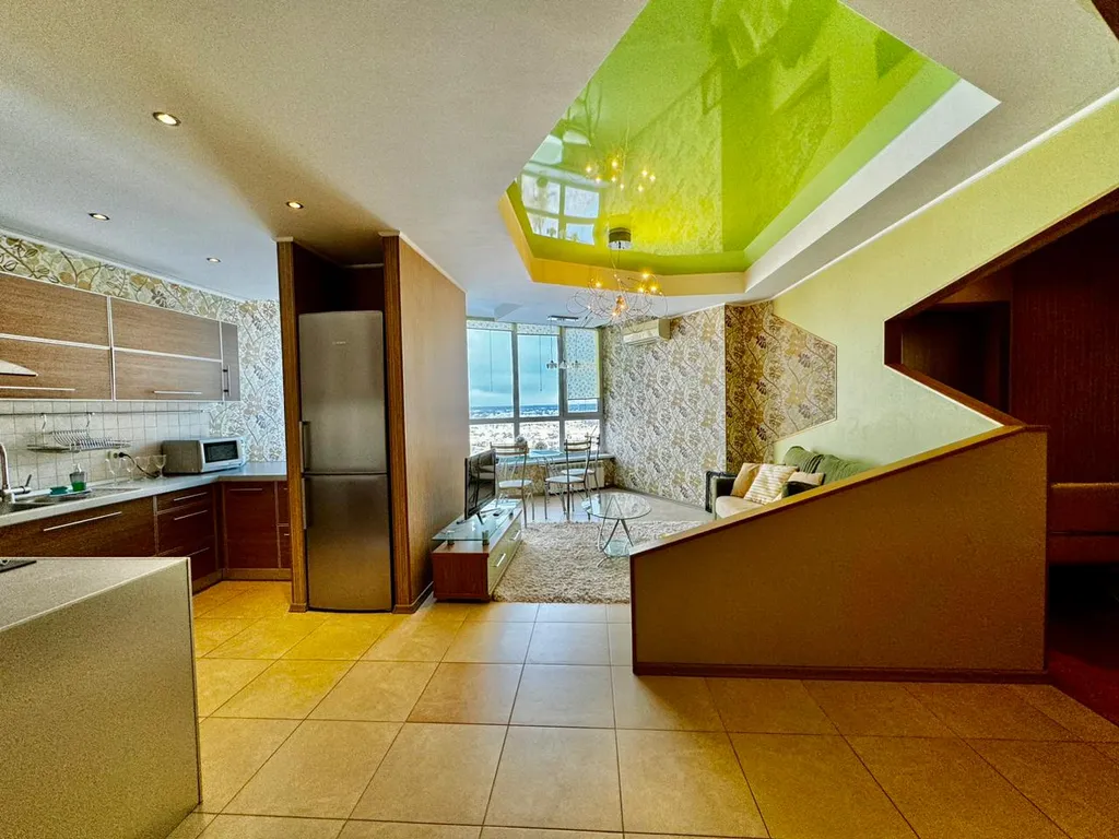 Студия с панорамным видом на реку в центре