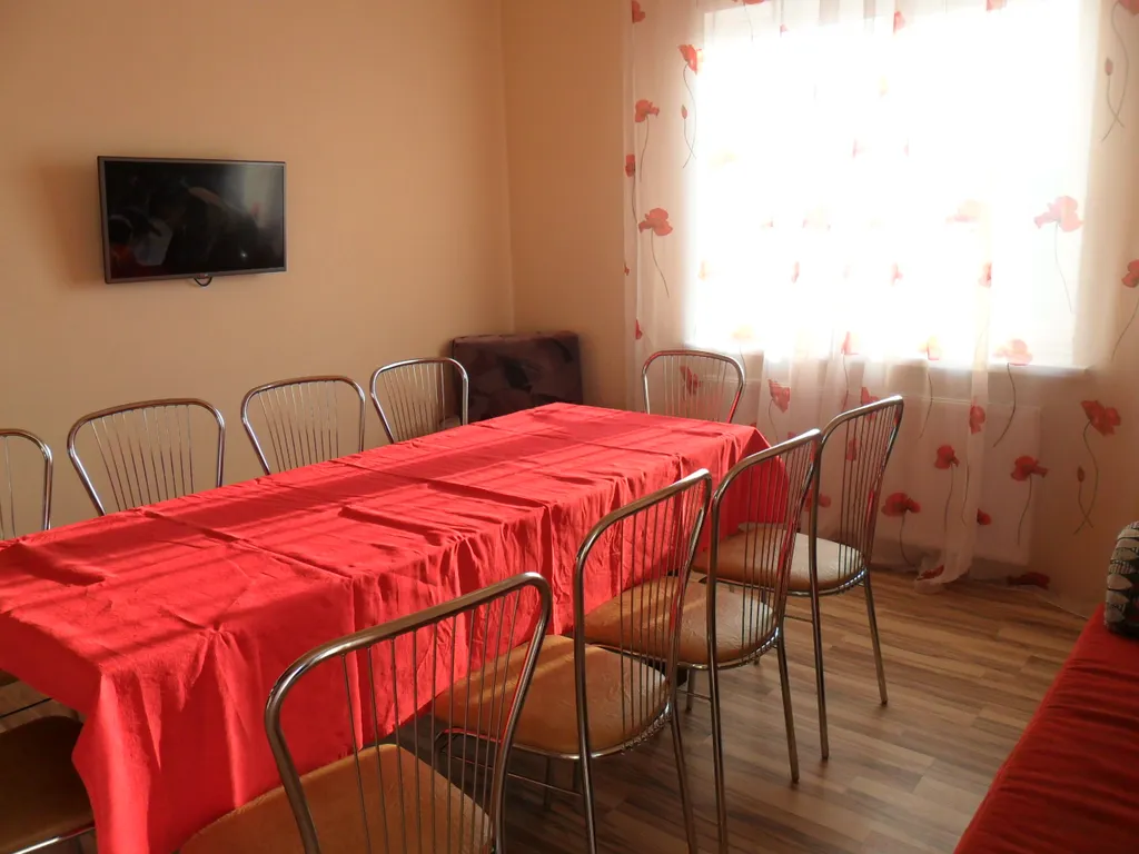 Коттедж 2 этажа в уединенном месте Бреста с парковкой во дворе