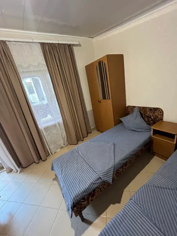 Эконом номер на троих