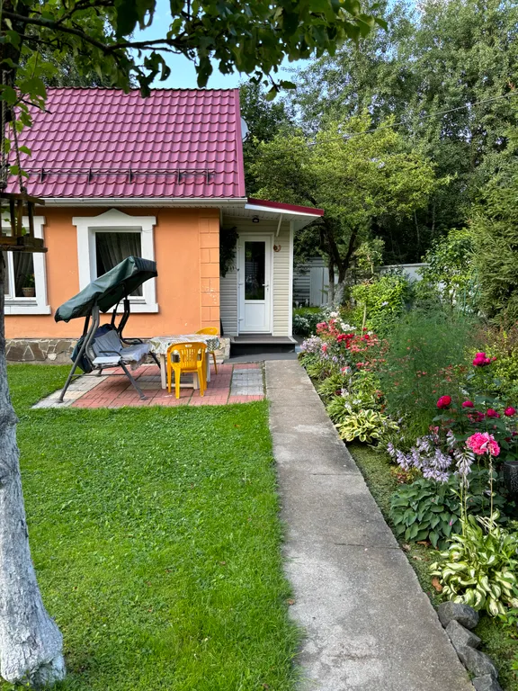 Уютный дом с садом