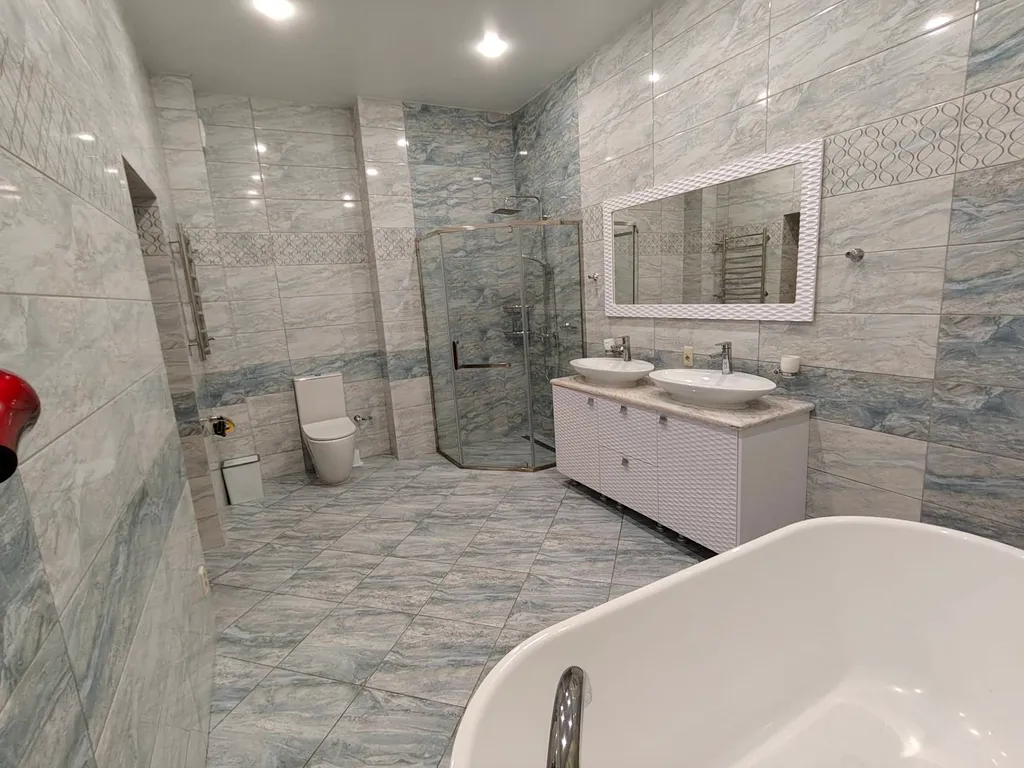 Частный дом с беседкой