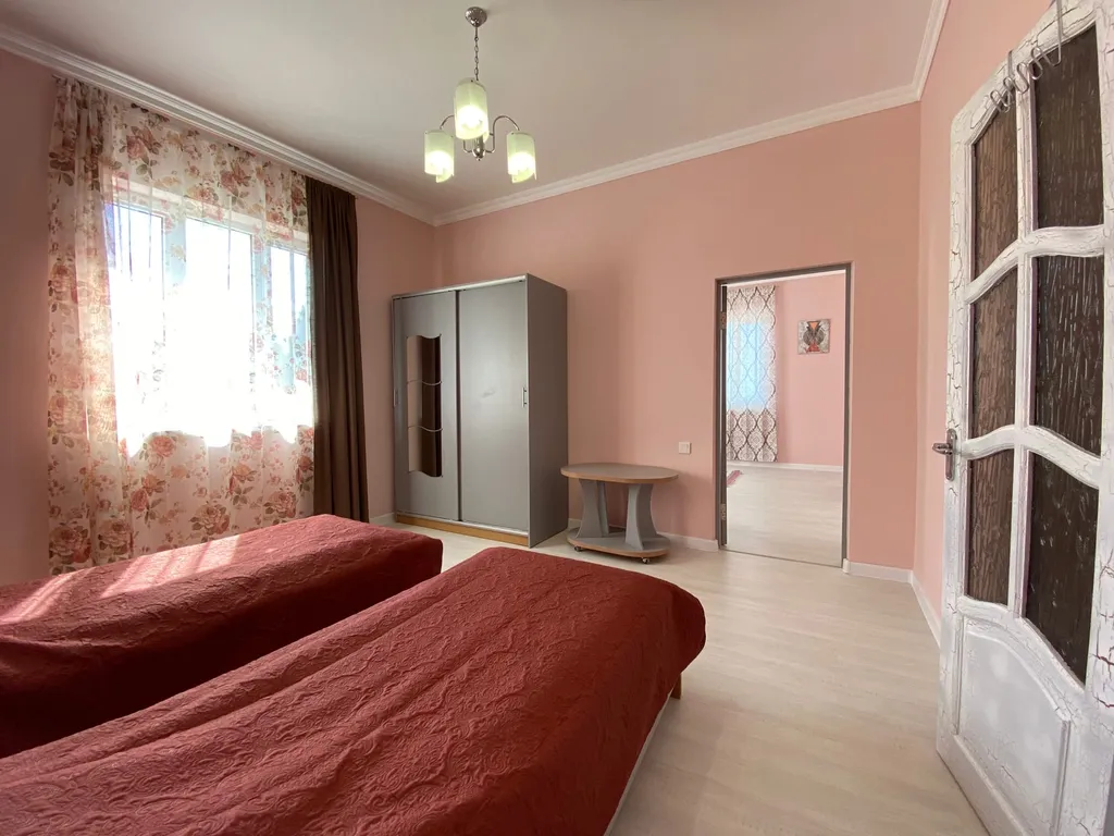 Вилла в сосновом бору с бассейном и видом на море и горы