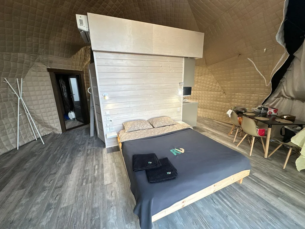 Купол 1 с видом на Ладожское озеро