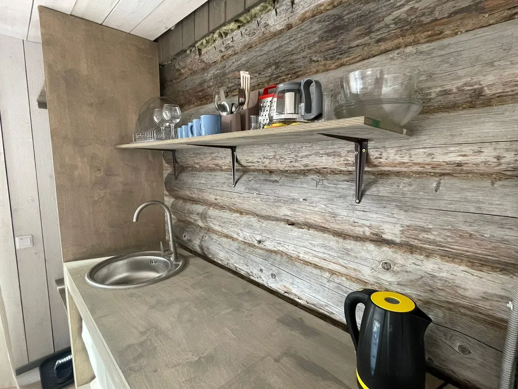 Коттедж Дом на берегу реки с камином и баней — Сясьстрой