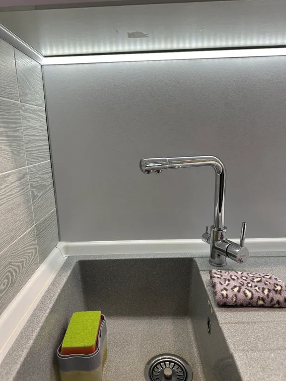 Красивая студия с видом на Золотой мост, город, море