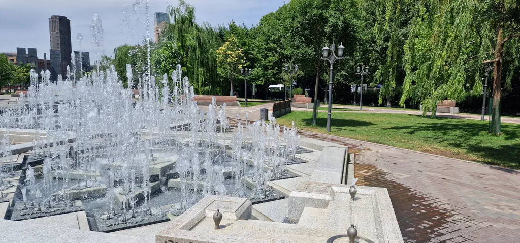 3-комнатная квартира с видом на парк у площади Республика