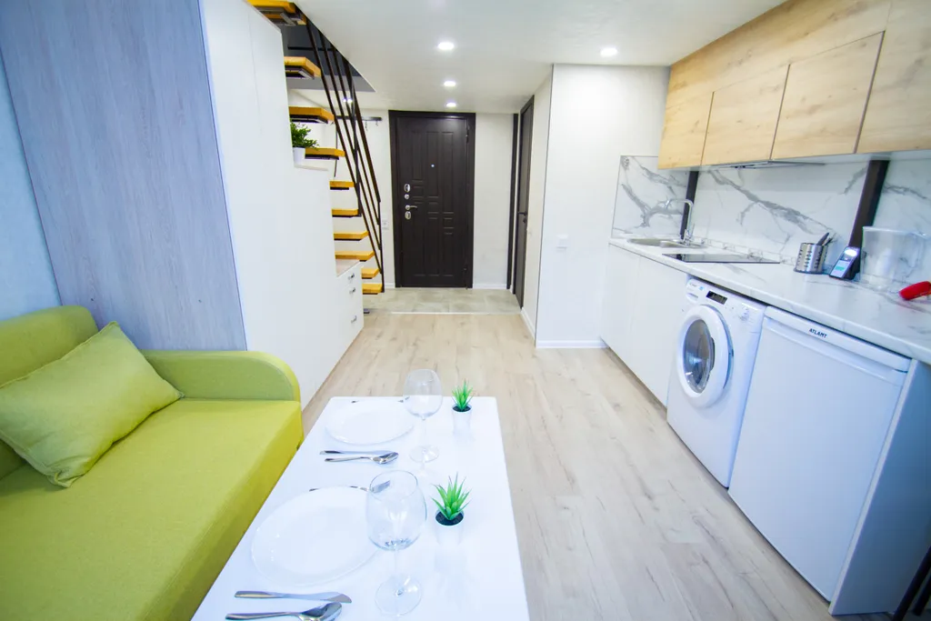 Двухъярусная студия с дизайнерским ремонтом