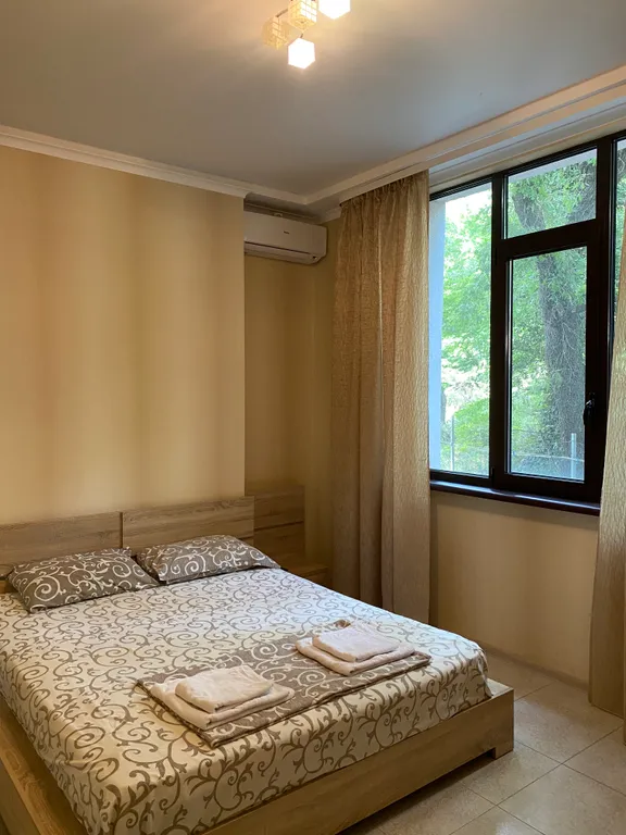 Просторная квартира с отдельной спальней — аренда посуточно в Кореиз