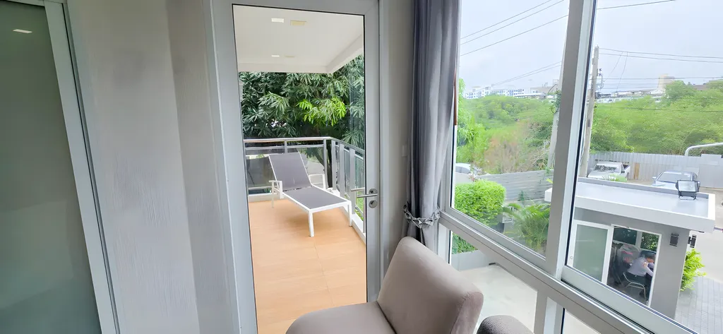 Угловая, уютная квартира с одной спальней и большим балконом