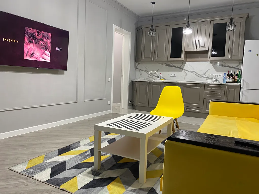 Квартира Дизайнерская квартира у моря с жёлтым диваном — Махачкала