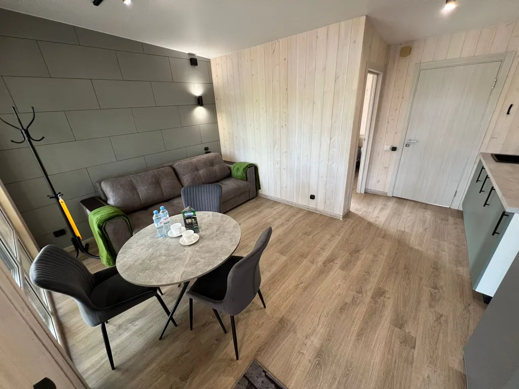 Дом с террасой у реки